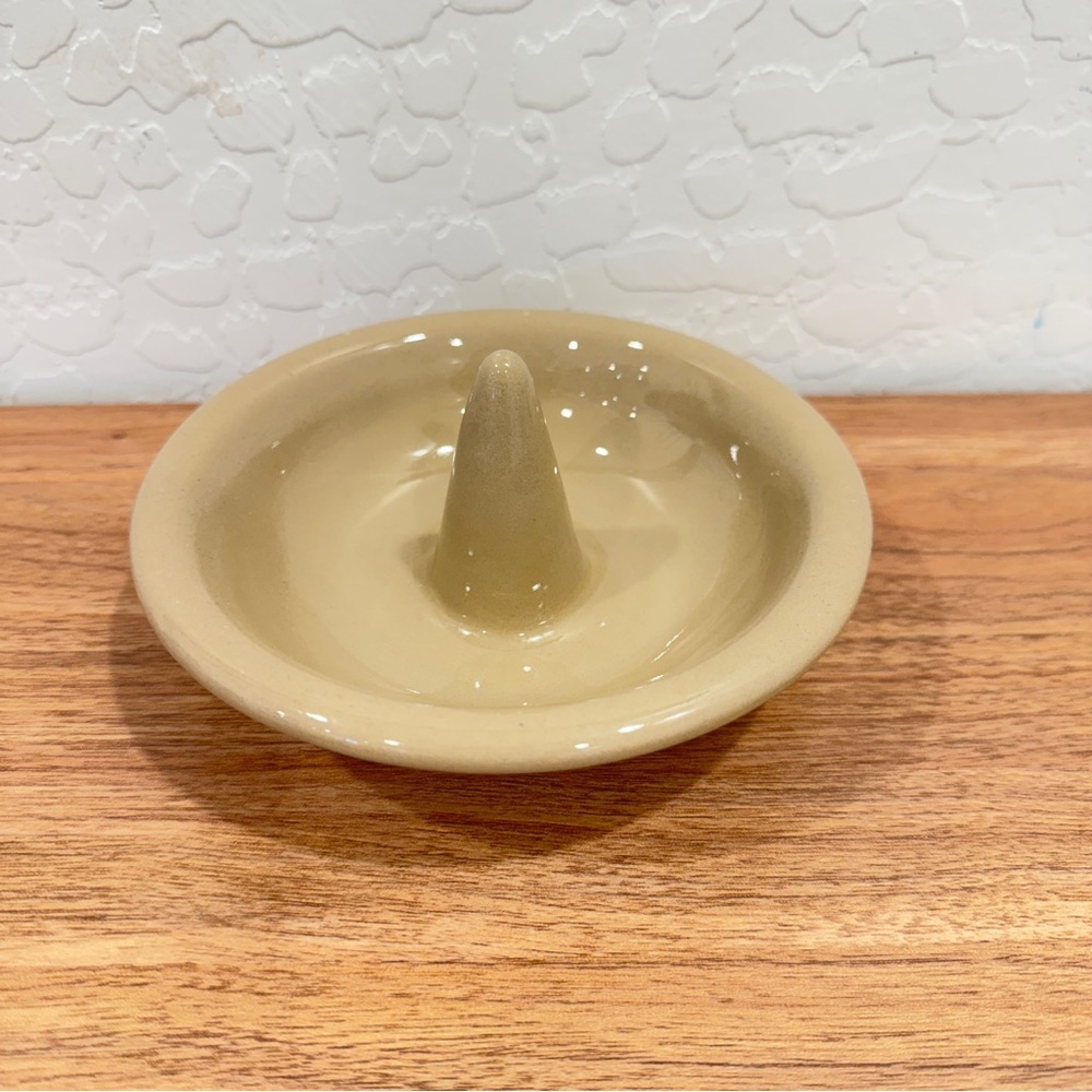 Hartstone Pottery Ceramic Citrus Juicer Beige 6”
